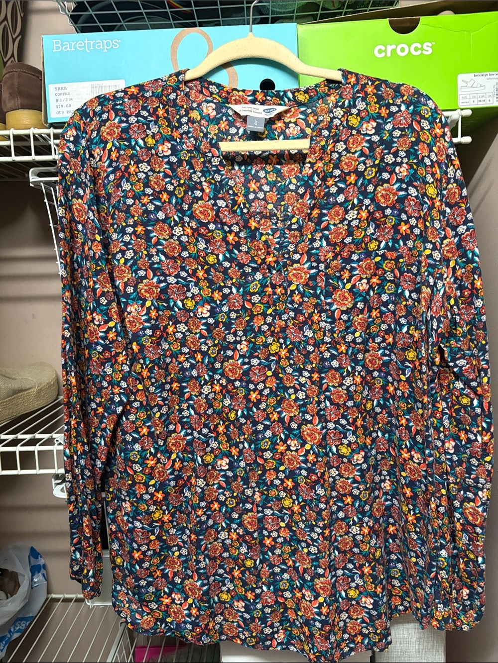 Old Navy Navy Floral Long-Sleeve V-Neck Blouse